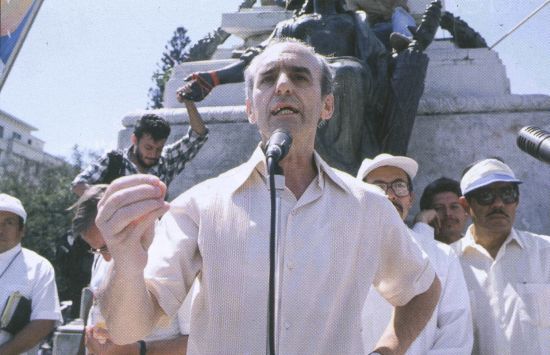 Ellacur&iacute;a hablando en un acto ecum&eacute;nico en San Salvador (marzo de 1989)